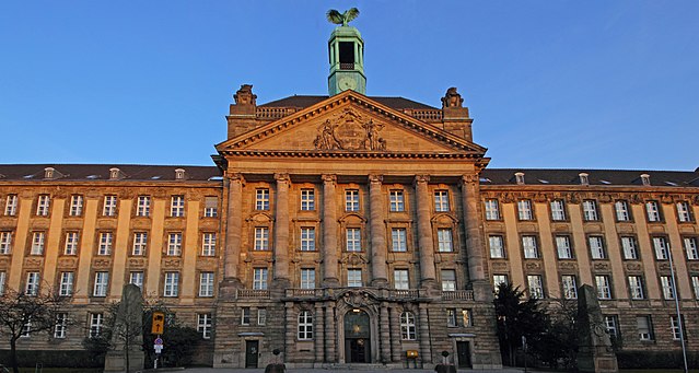 Foto: Bezirksregierung Düsseldorf Cecilienallee frontview von A. Savin CC-BY-SA 3.0, wikimedia