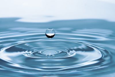 Foto: Wassertropfen von Rony Michaud pixabay
