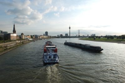 Foto: Rhein bei Düsseldorf von Alfons Schüler, pixabay